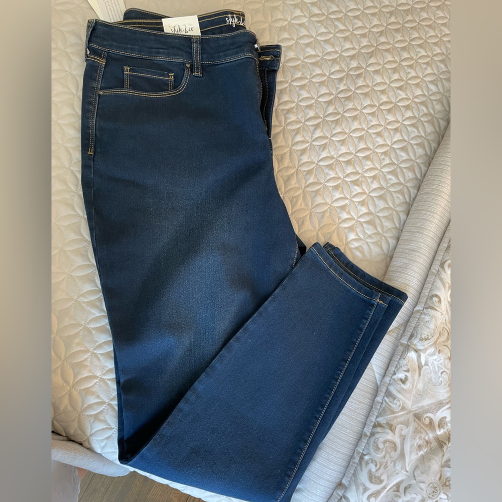 Skinny Jeans. NWT size 14